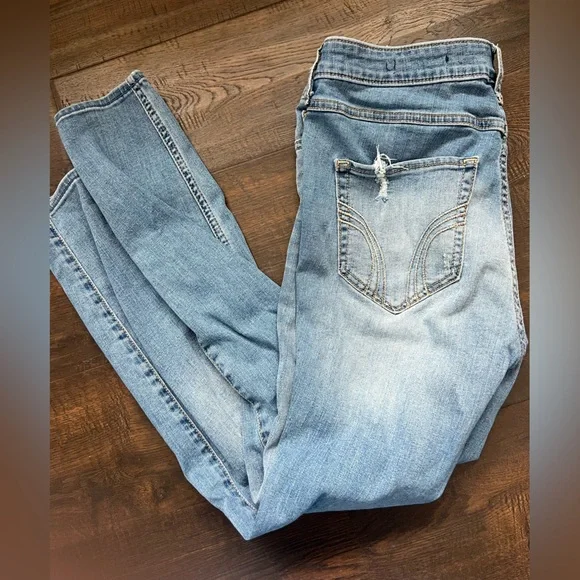 Hollister super skinny high rise ripped jeans - Picture 4 of 5